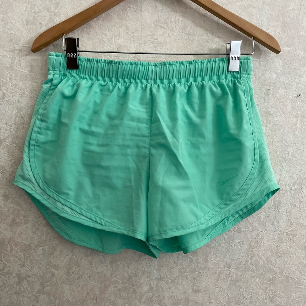 Nike dri fit women's medium light green athletic shorts